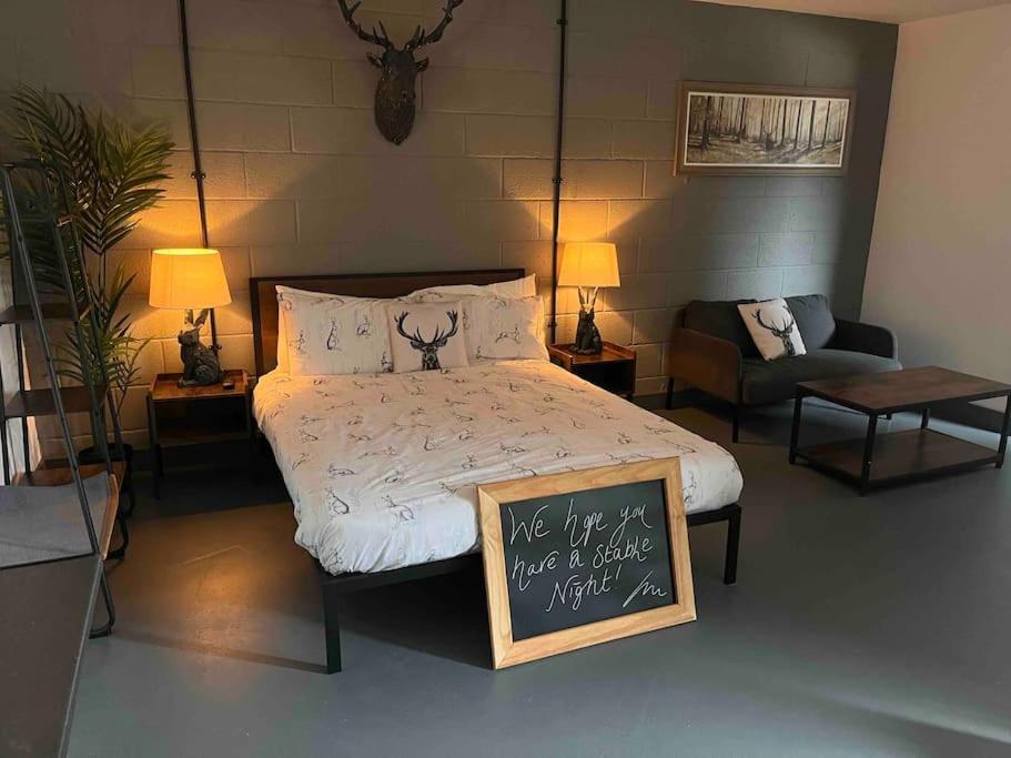 Apartamento Sleep Next To A Horse In A Stable By The !