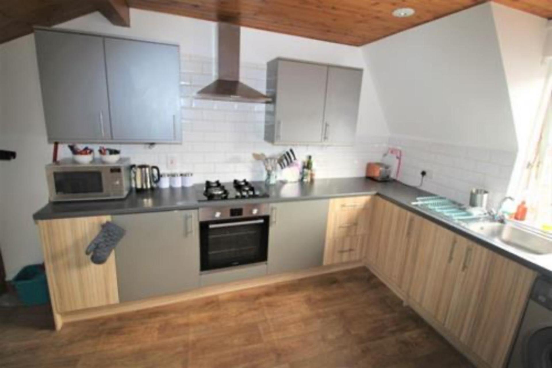 The Lodge, The Courtyard - Simple And Affordable Apartment Exeter
