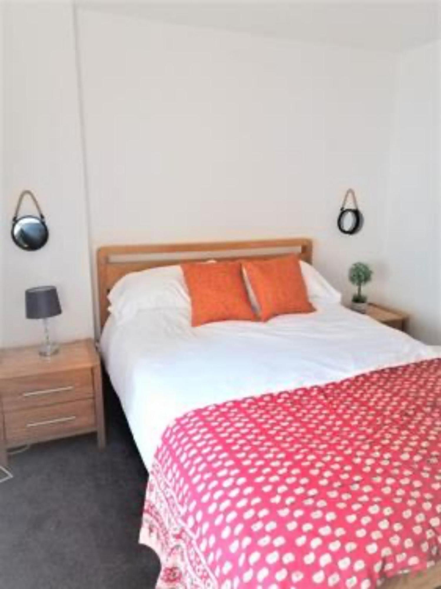 Apartment The Lodge, The Courtyard - Simple And Affordable *