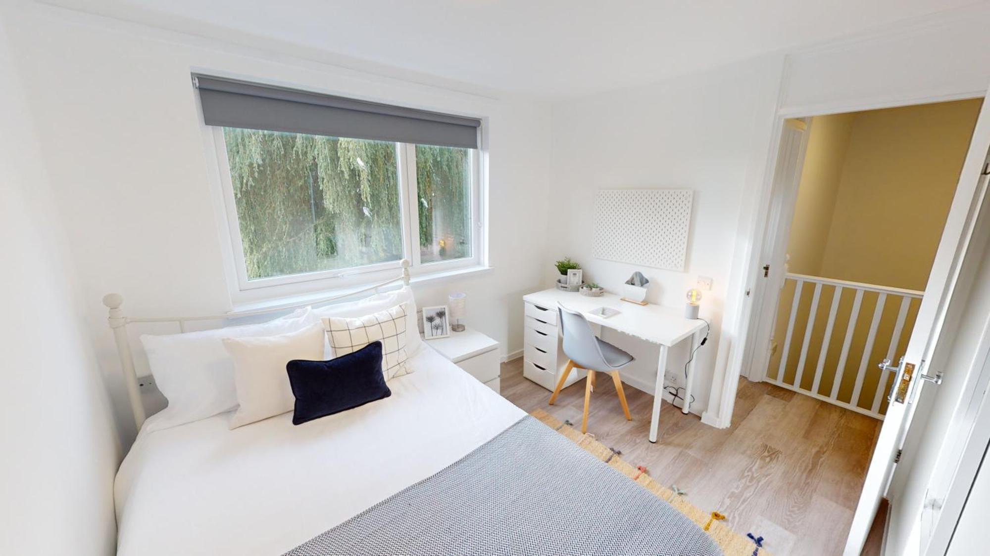 Bright And Cosy 4-bedroom *