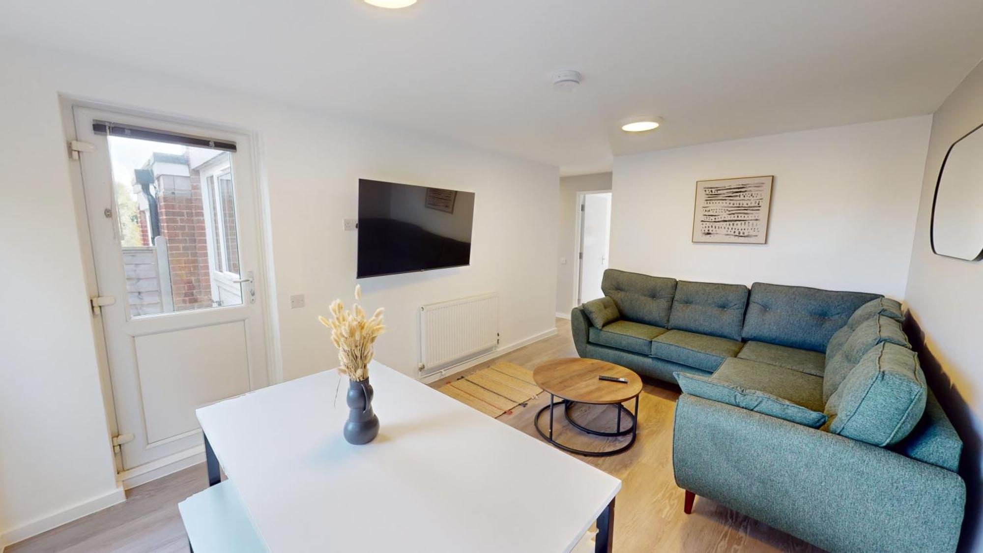Bright And Cosy 4-bedroom Apartamento
