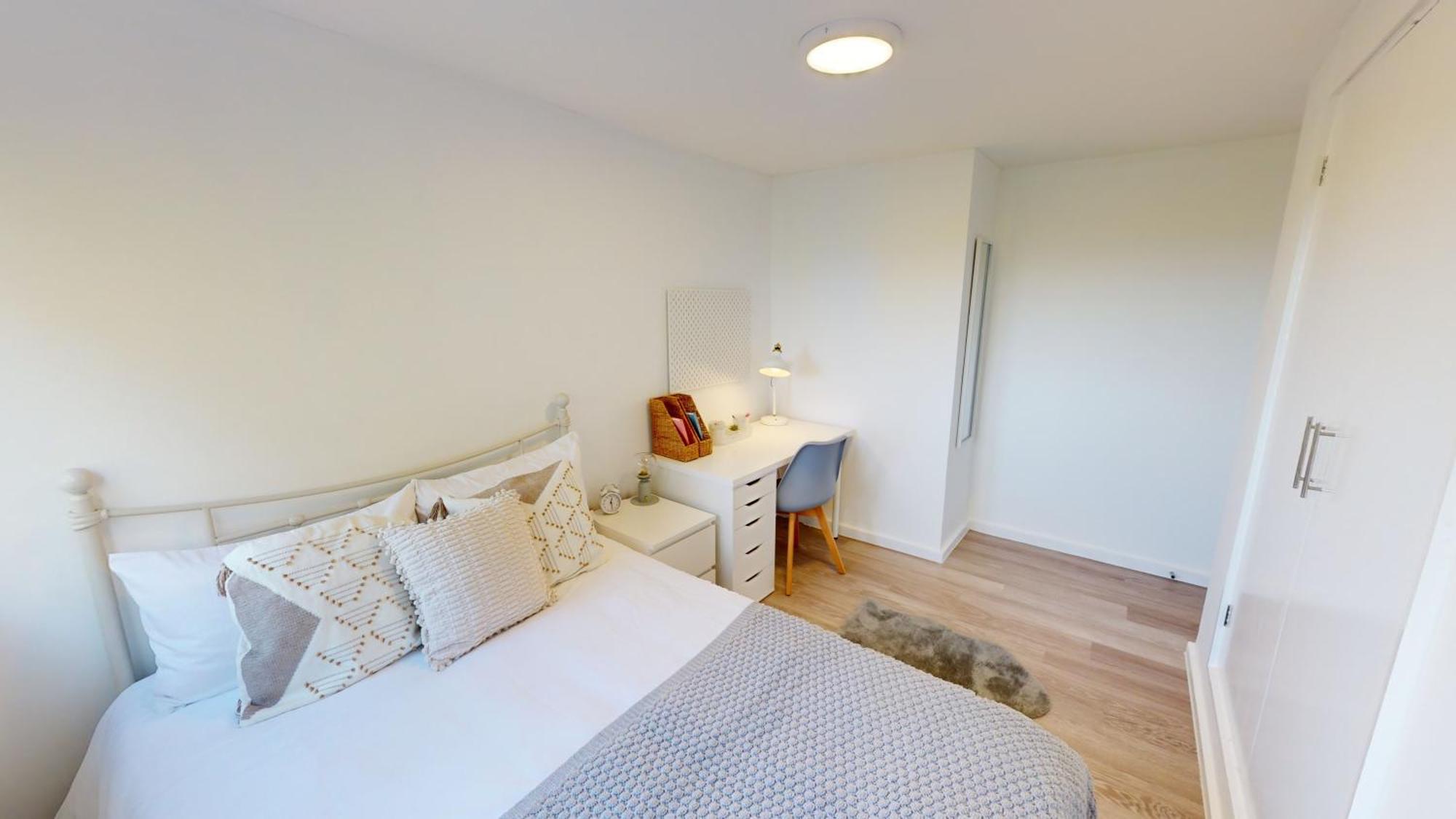 Bright And Cosy 4-bedroom * Exeter