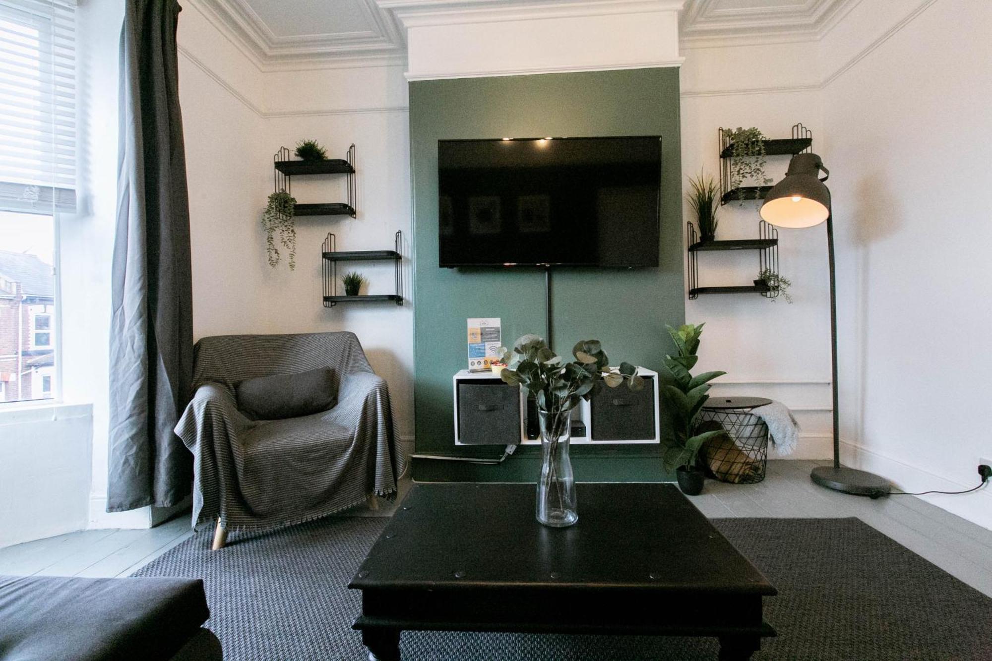 Apartment Sleeps 6, Parking, Smart Tv, Garden, Contact For Discounted Prices