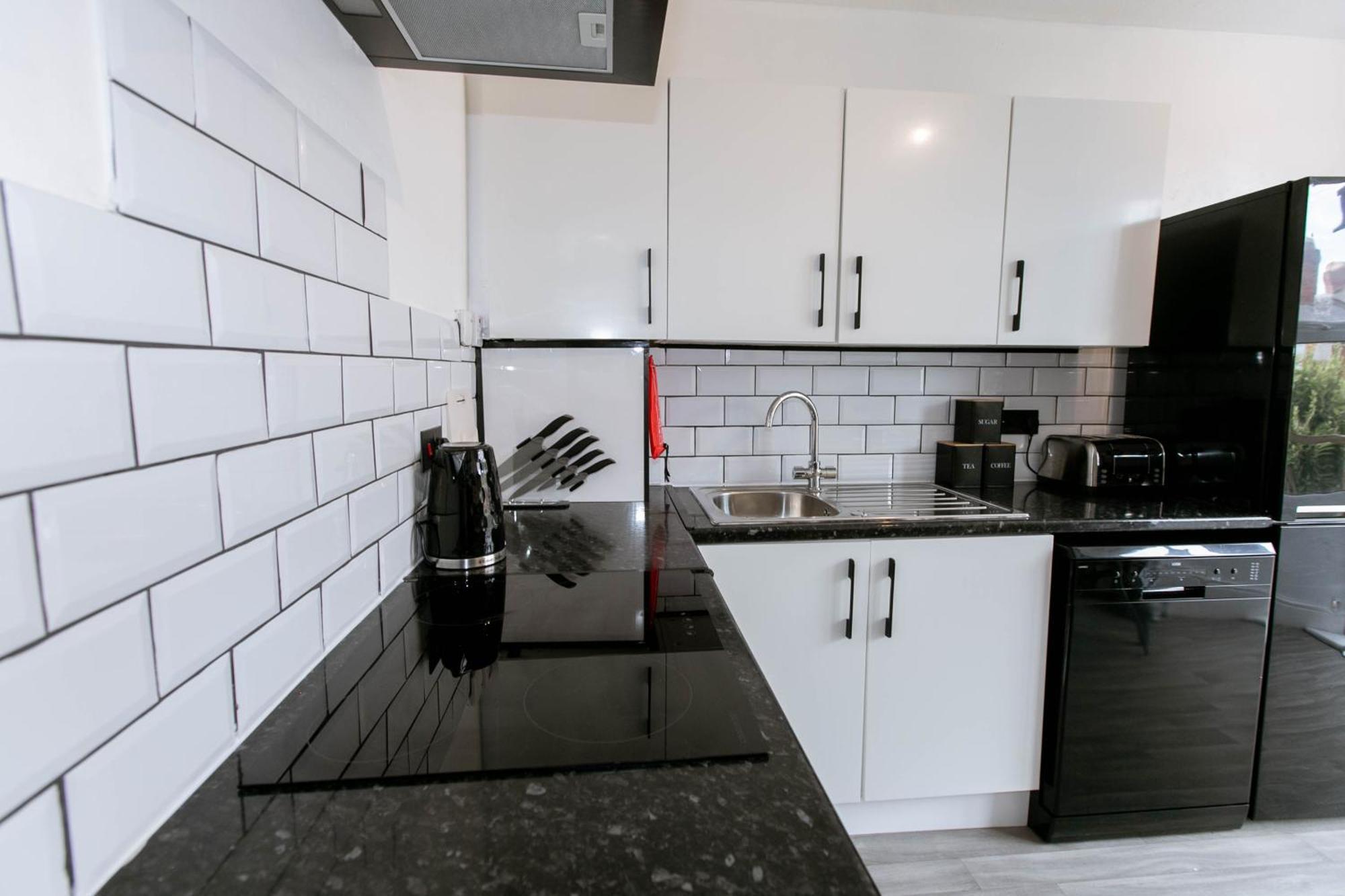 Sleeps 6, Parking, Smart Tv, Garden, Contact For Discounted Prices *