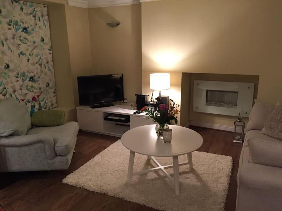 One Bed Flat Close To Centre *