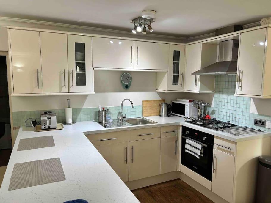 One Bed Flat Close To Centre Apartamento *