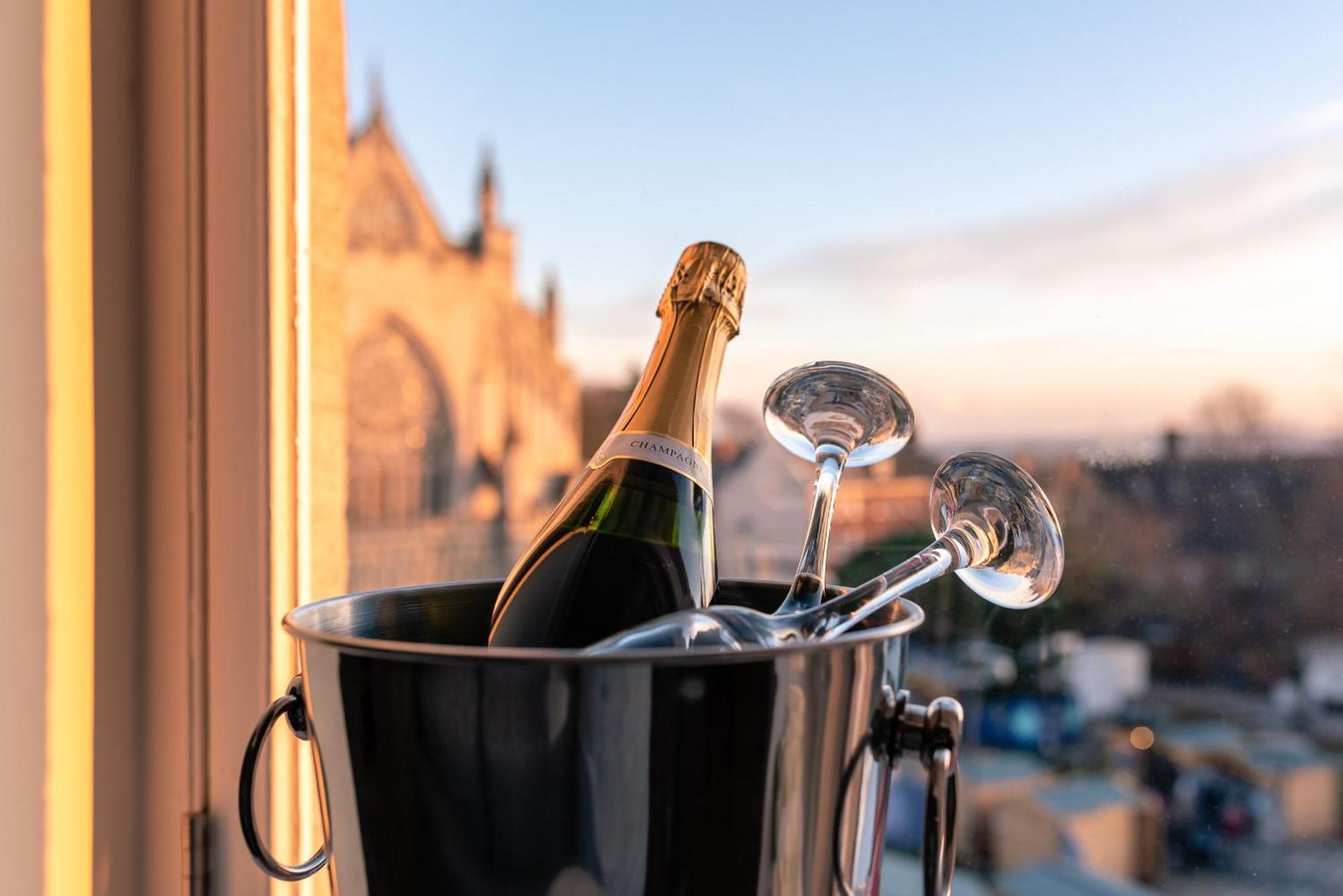 Cathedral View - An Exclusive Private On Cathedral Green, * Exeter