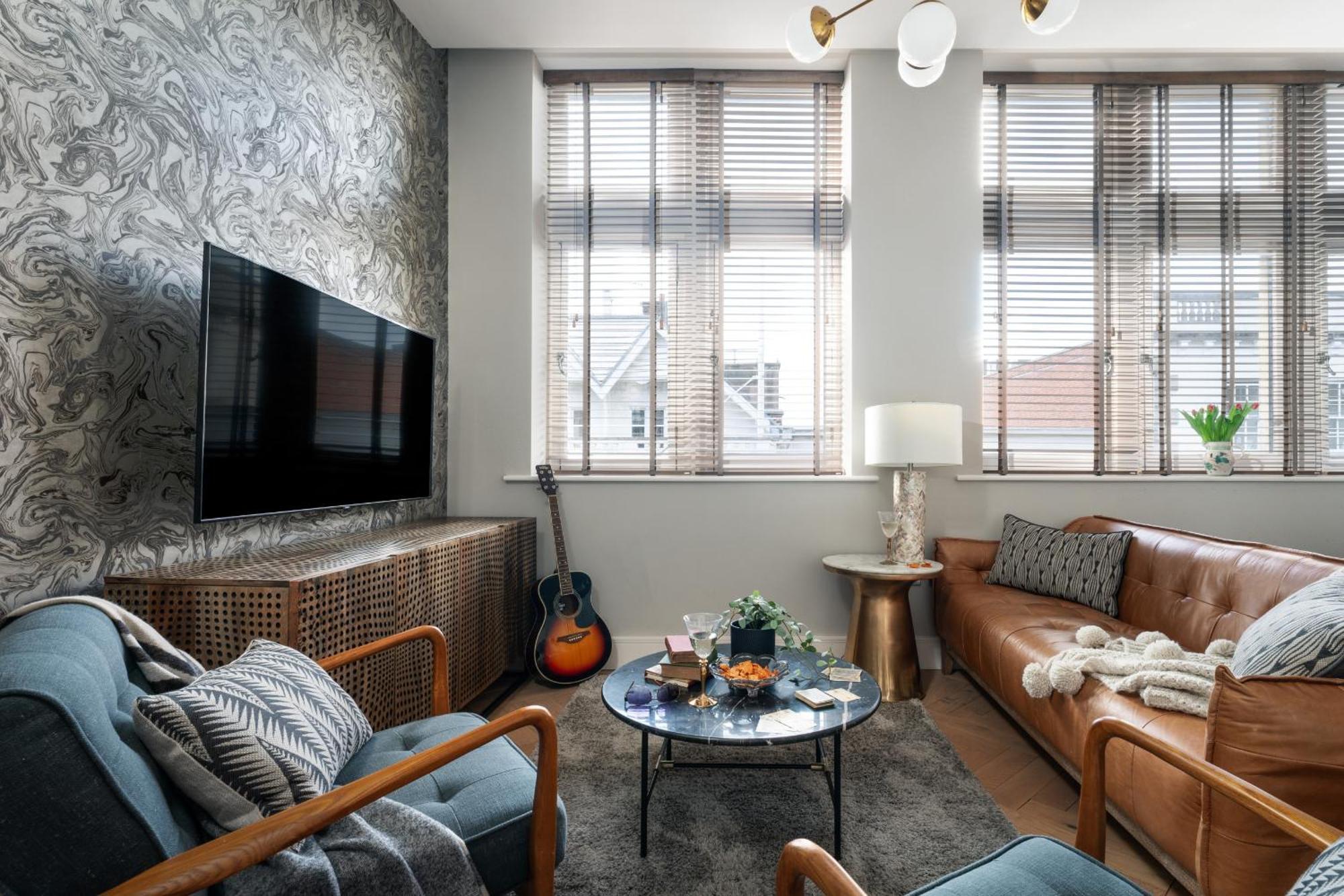 Cathedral Yard - Art Deco Luxury