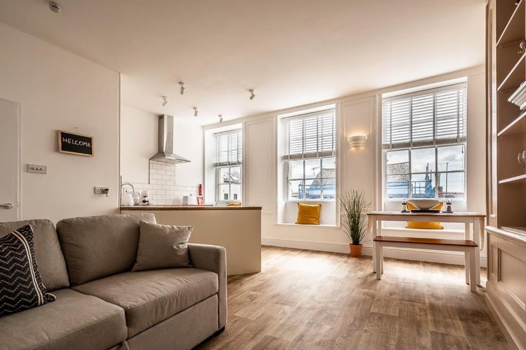 Stylish And Bright Centre