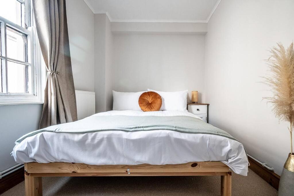 Appartement Modern, With Character Features *
