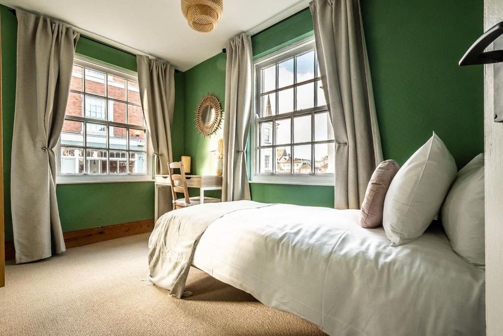 Appartement Modern, With Character Features *