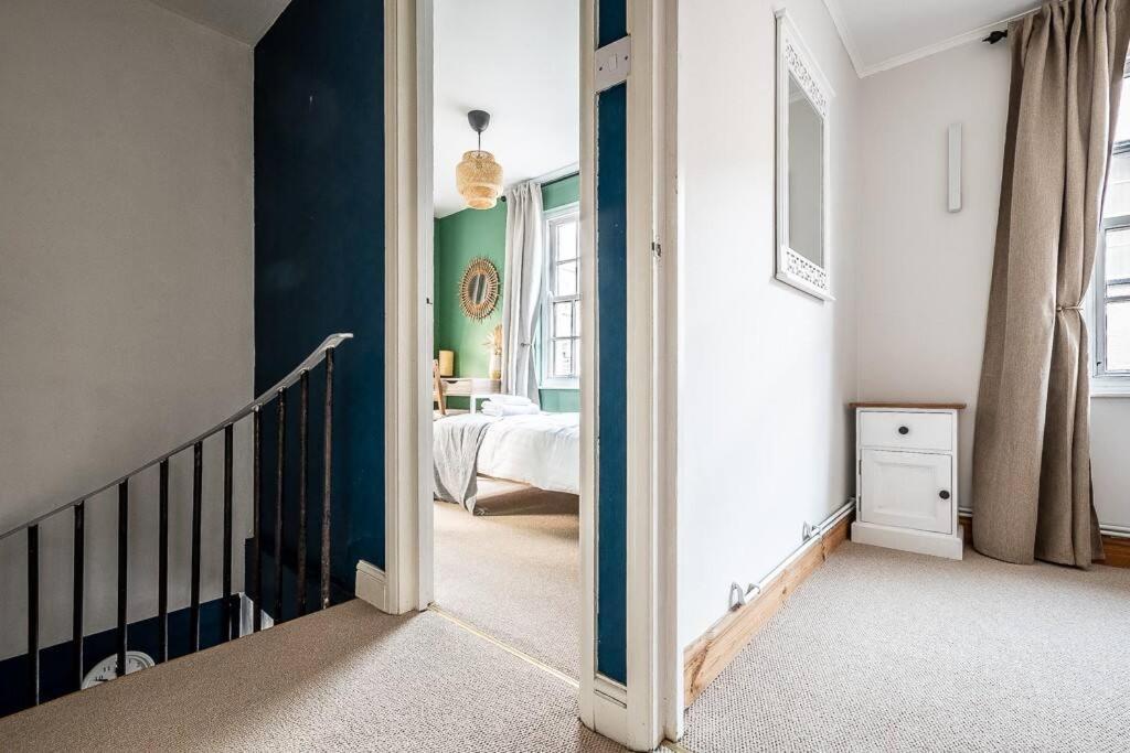 Modern, With Character Features Appartement Exeter