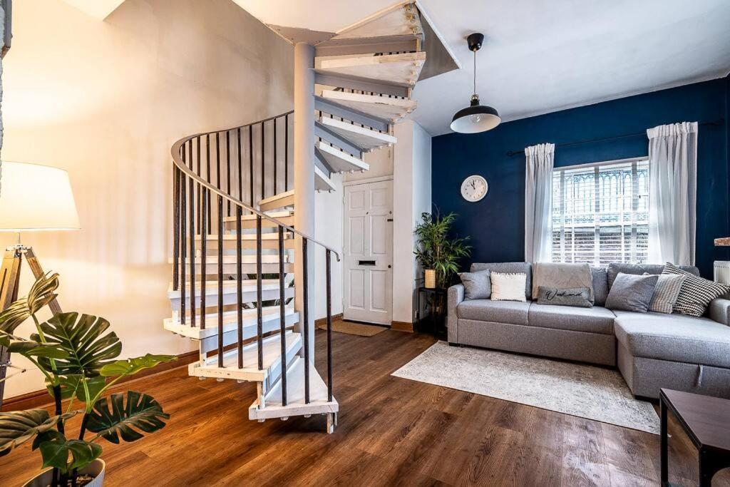 Appartement Modern, With Character Features *