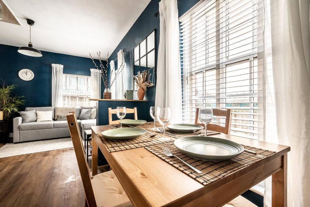 Appartement Modern, With Character Features Exeter