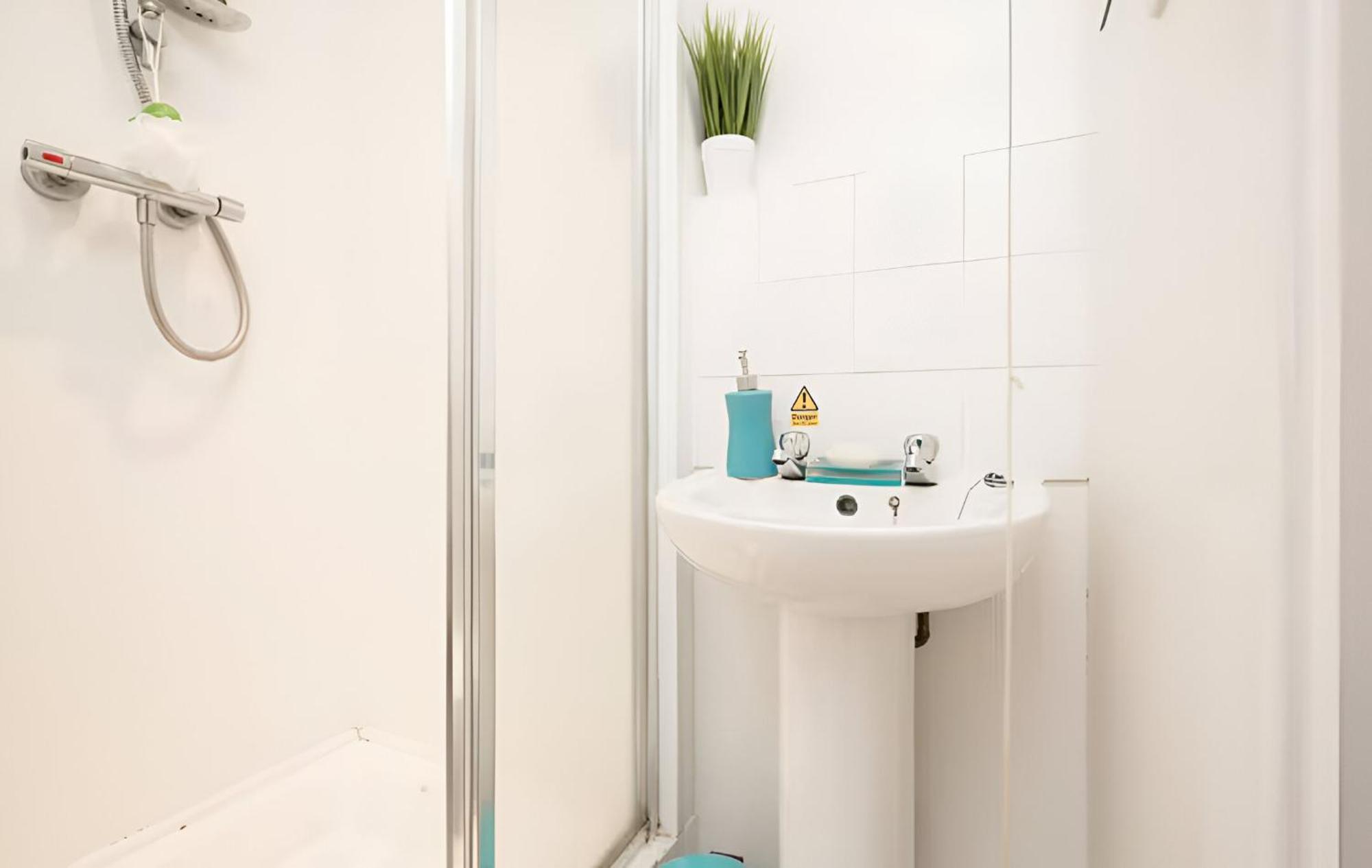 Student Only, Ensuite At Bonhay House * Exeter
