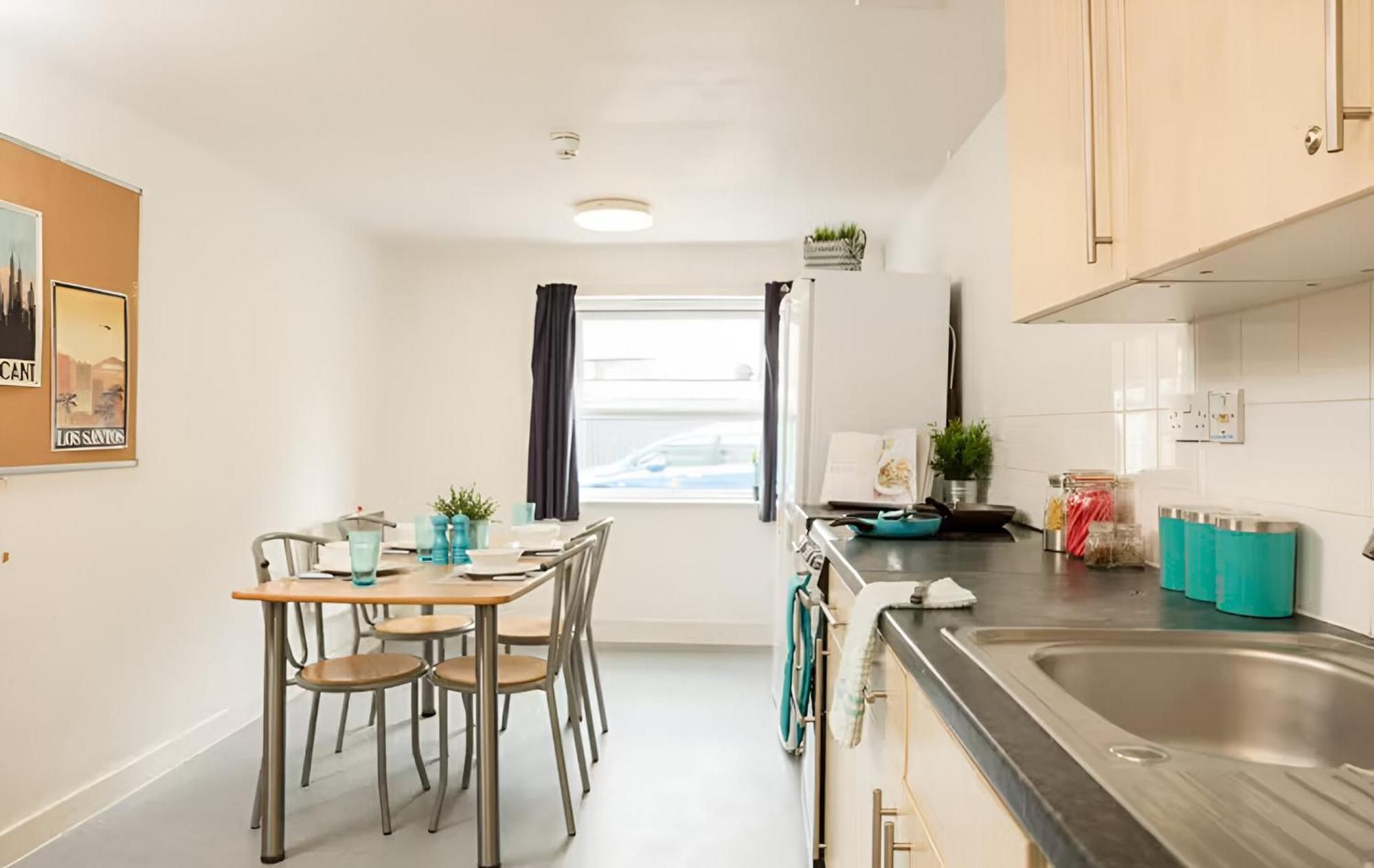 Student Only, Ensuite At Bonhay House * Exeter