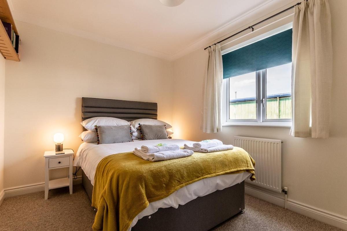 Stylish Townhouse By The Quay With Parking *