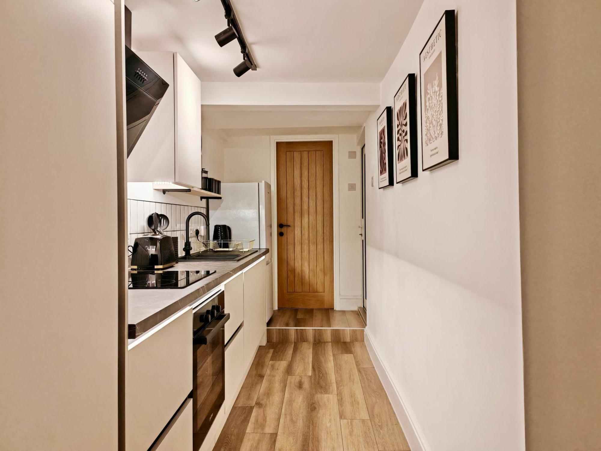 Grosvenor Place, Centre