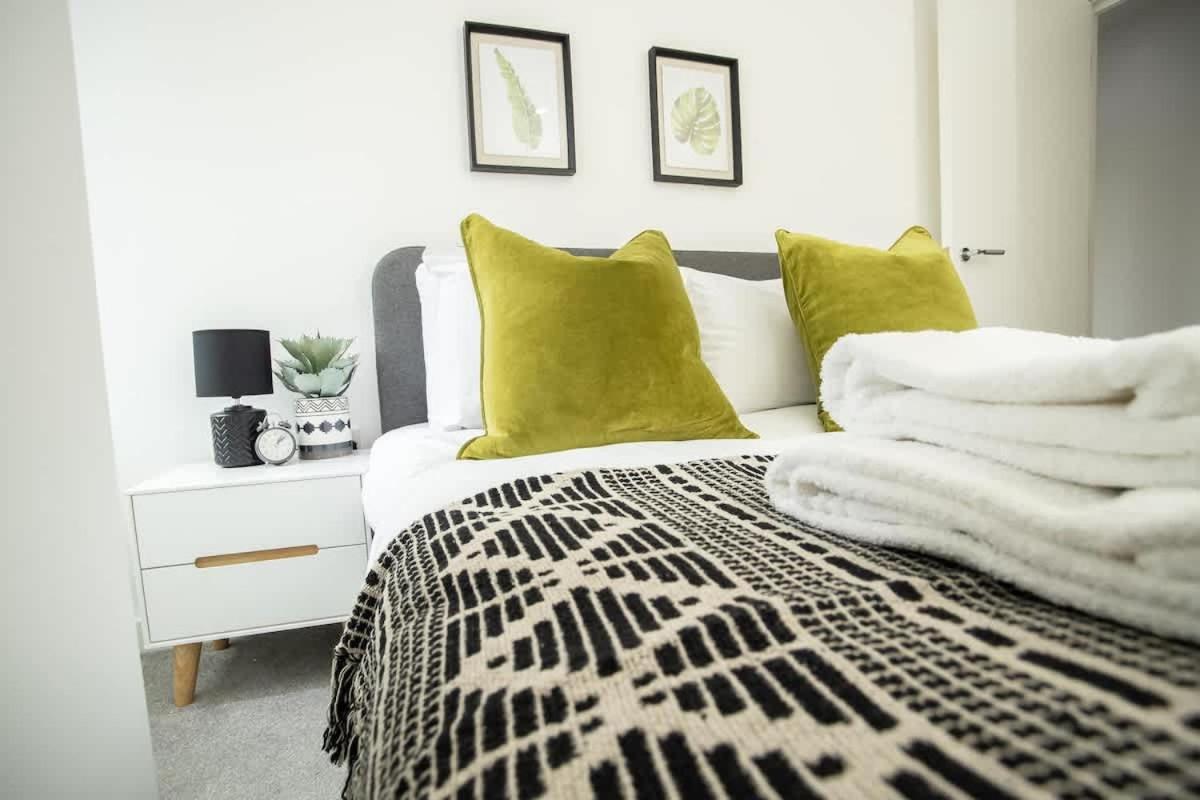 Charming Two-bedroom Quays *