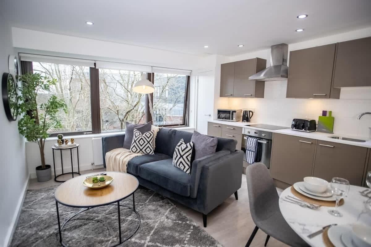 Charming Two-bedroom Quays Apartment