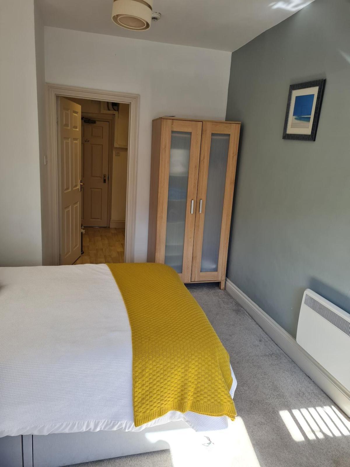Apartment Quiet Self Contained Flat Near Town Centre And Exeter