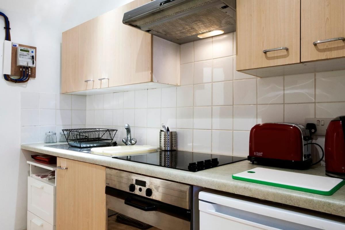 Quiet Self Contained Flat Near Town Centre And