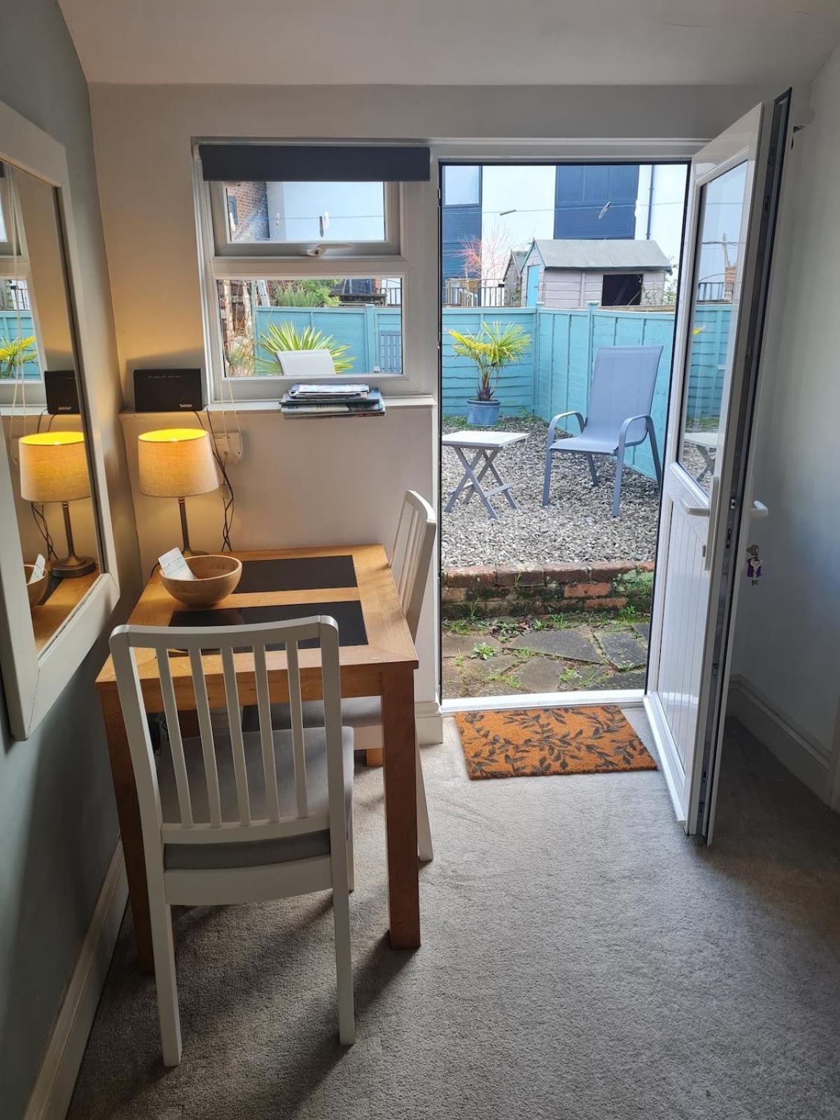 Apartment Quiet Self Contained Flat Near Town Centre And *