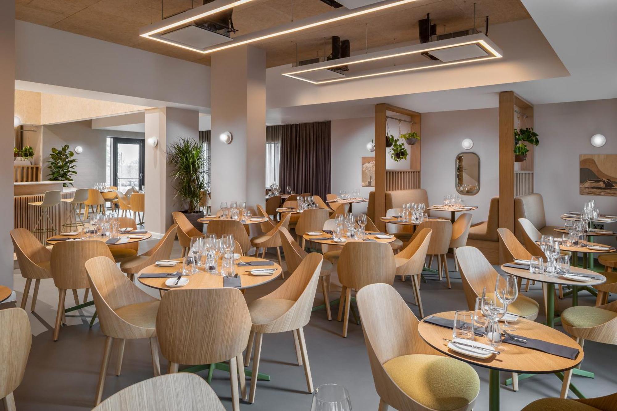 Hotel Voco Zeal Exeter Science Park, By Ihg 4*