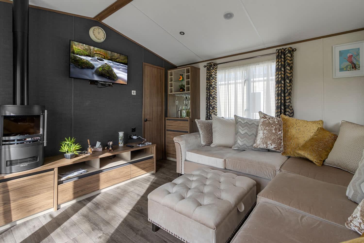 Peaceful Retreat - Fishing Lakes - Short Uk Chalet
