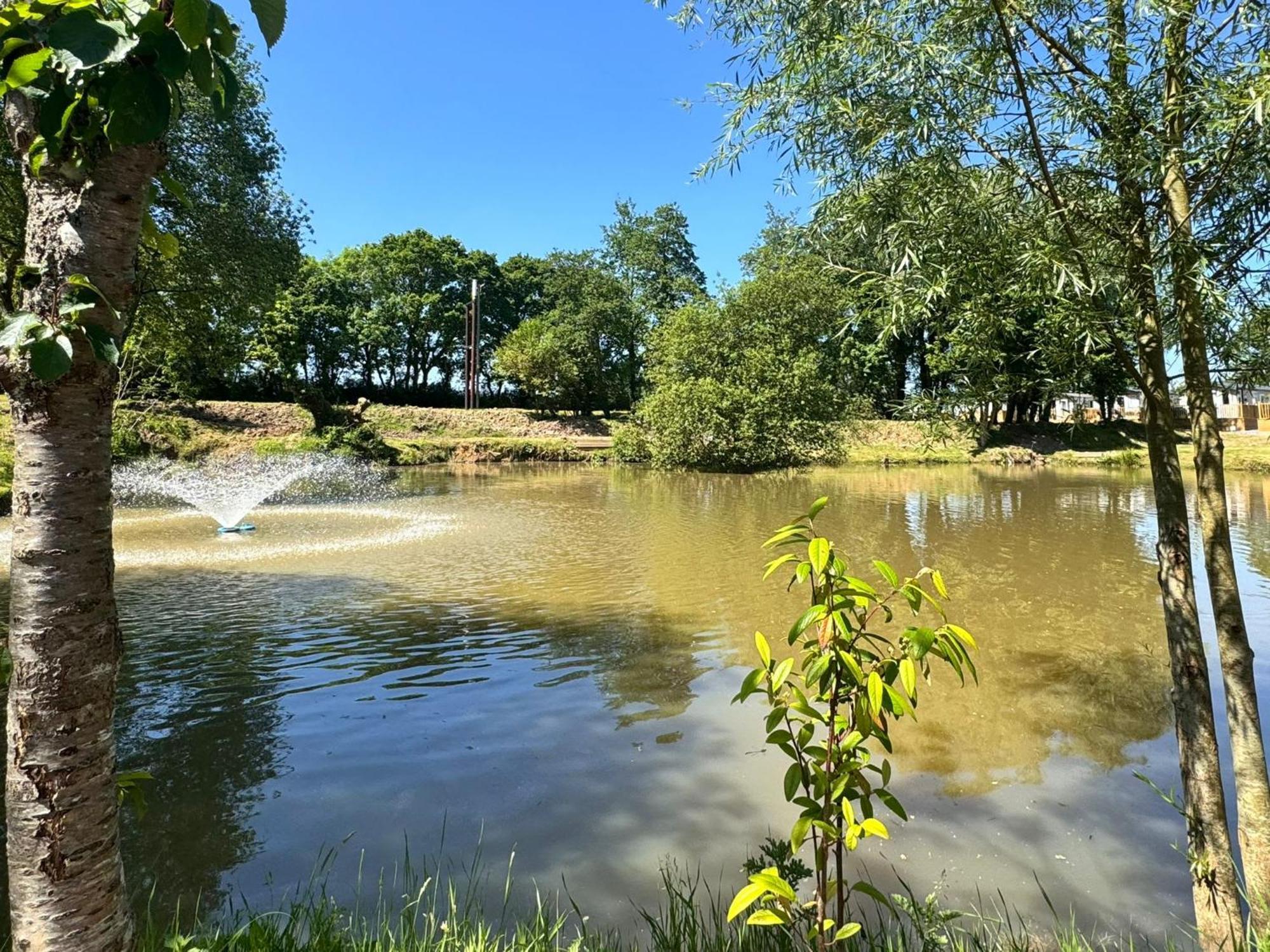 Chalet Peaceful Retreat - Fishing Lakes - Short Uk *