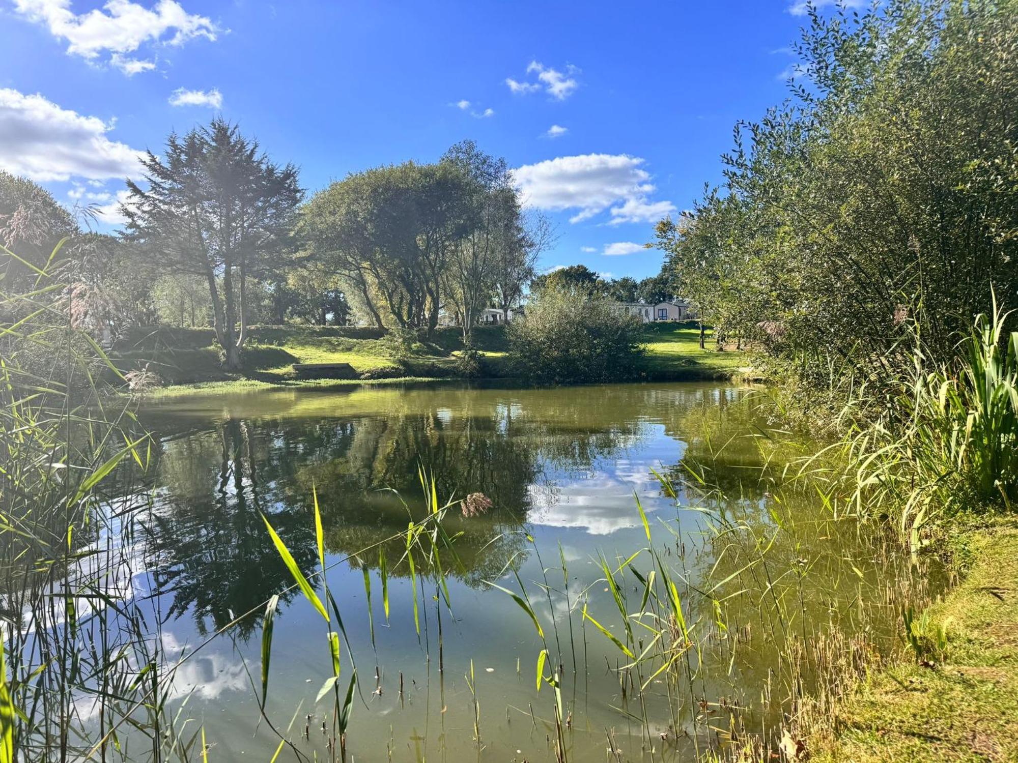 Chalet Peaceful Retreat - Fishing Lakes - Short Uk *