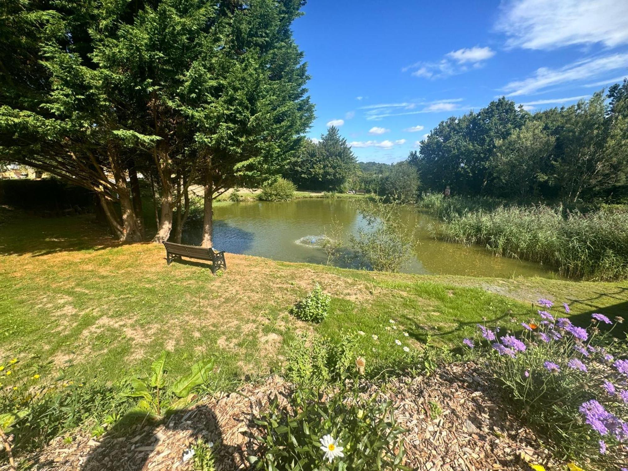 Peaceful Retreat - Fishing Lakes - Short Uk Chalet *