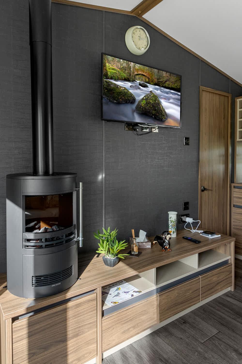 Peaceful Retreat - Fishing Lakes - Short Uk Chalet