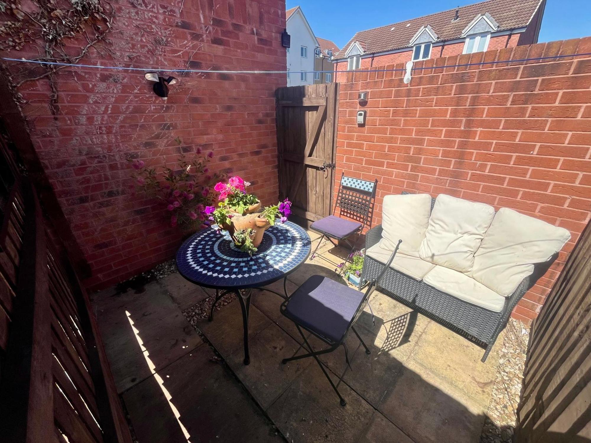 Entire Two Bed Coach House Super King Beds Turn Into Singles Holiday home *
