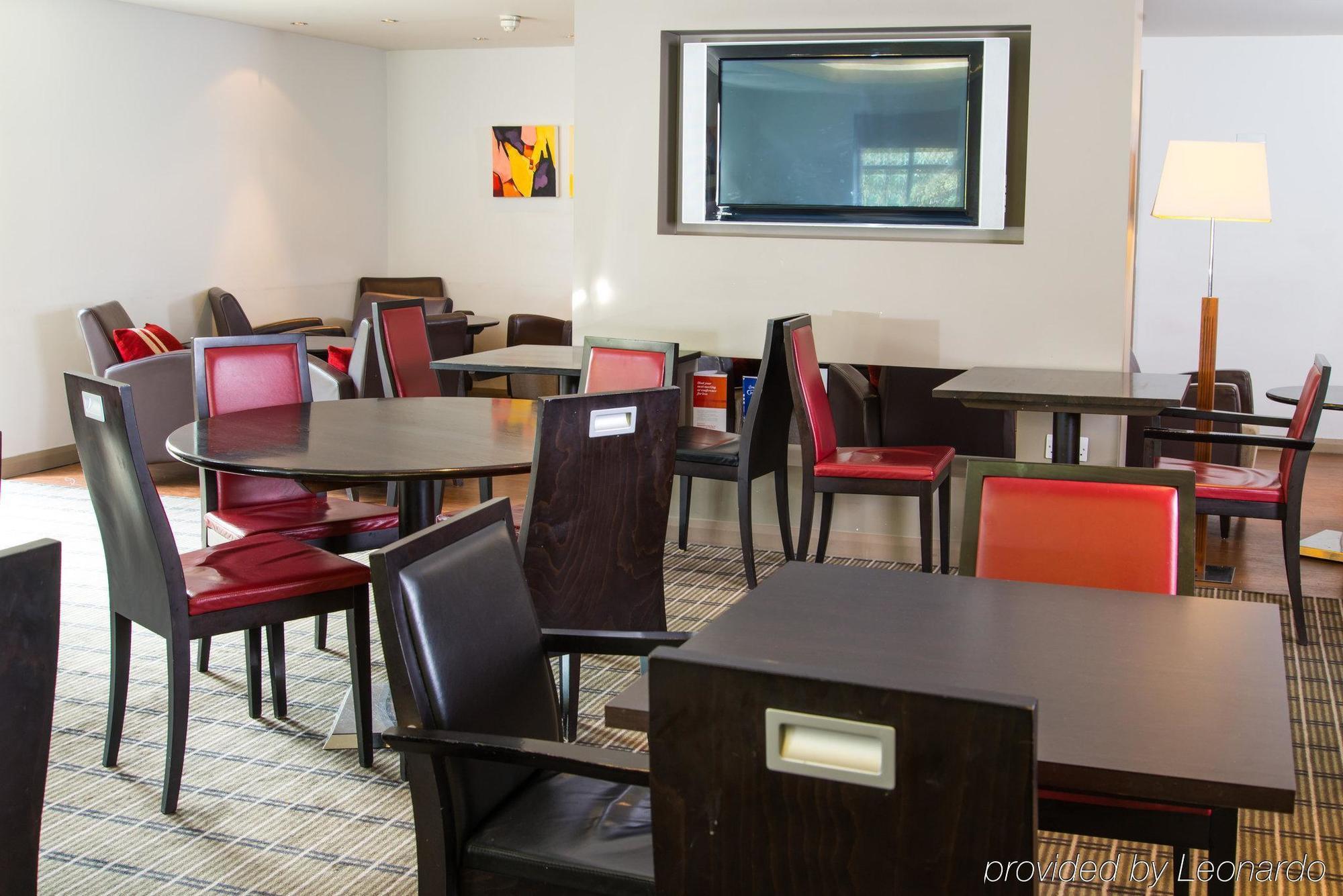 Express East By Ihg Hotel