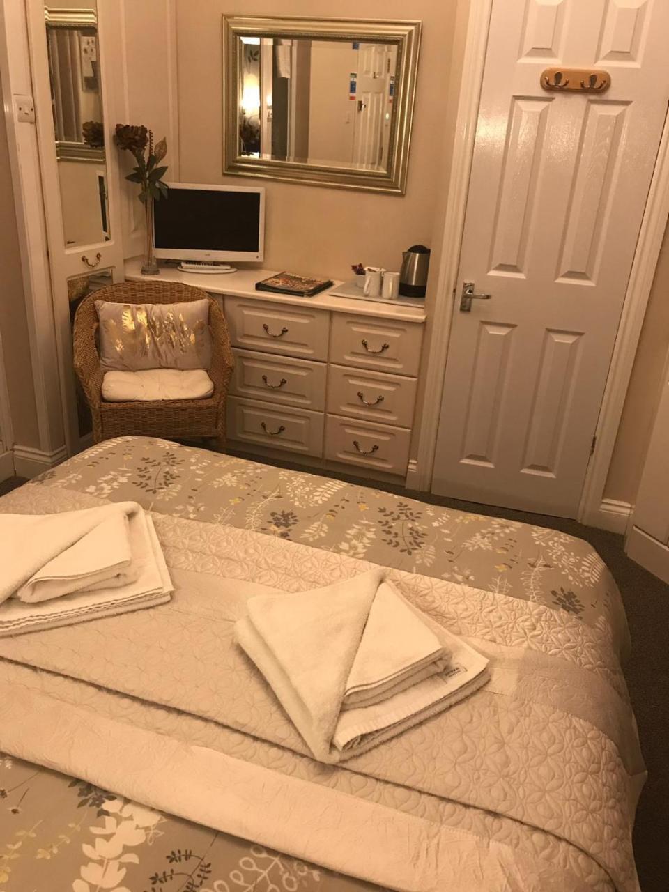 Braeside 3* Exeter