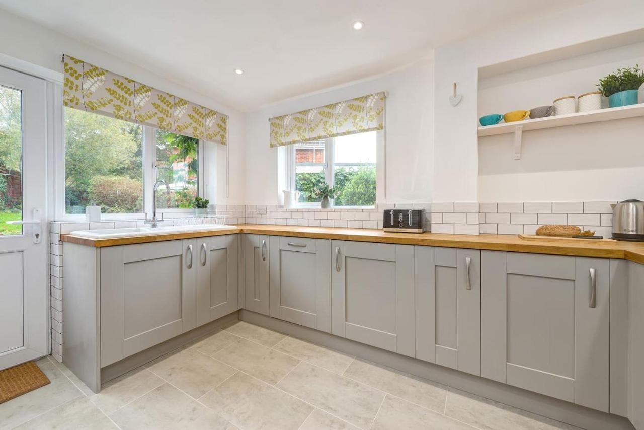 Luxury Detached 4 Bedroom House *