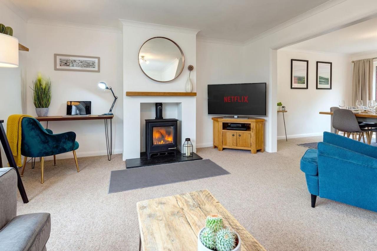 Luxury Detached 4 Bedroom House *
