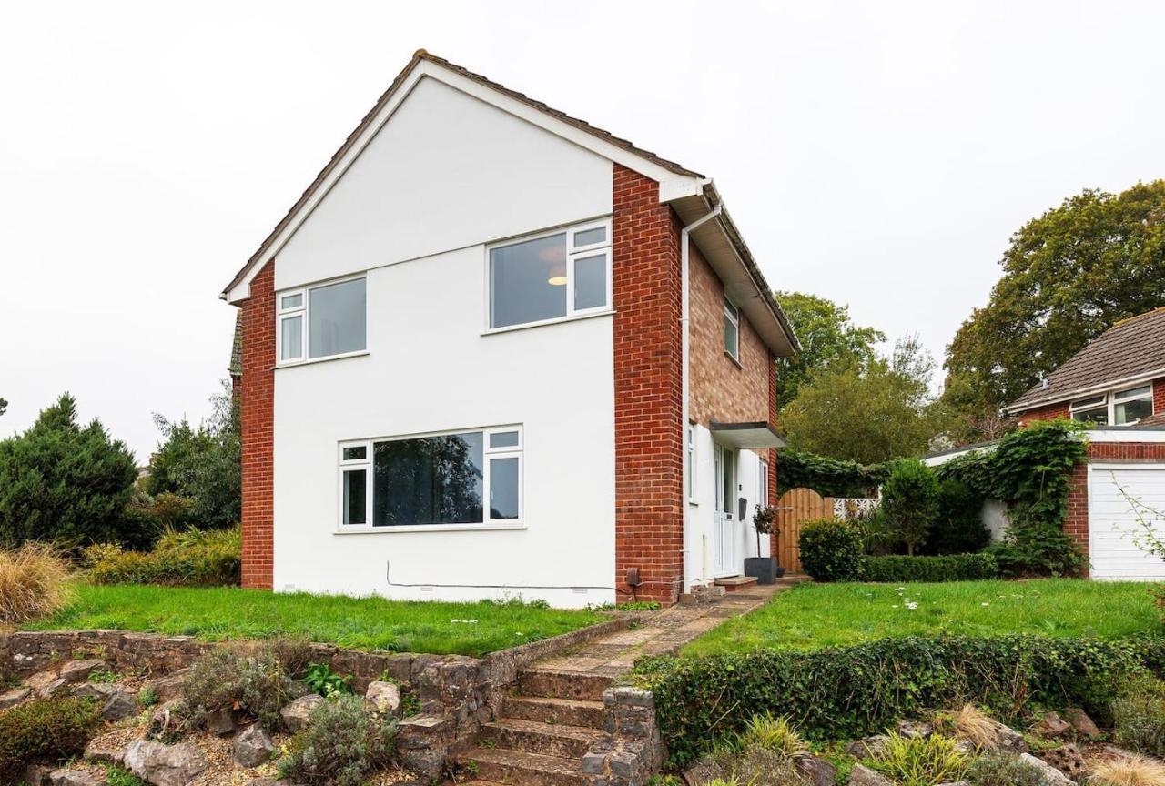 Luxury Detached 4 Bedroom House *