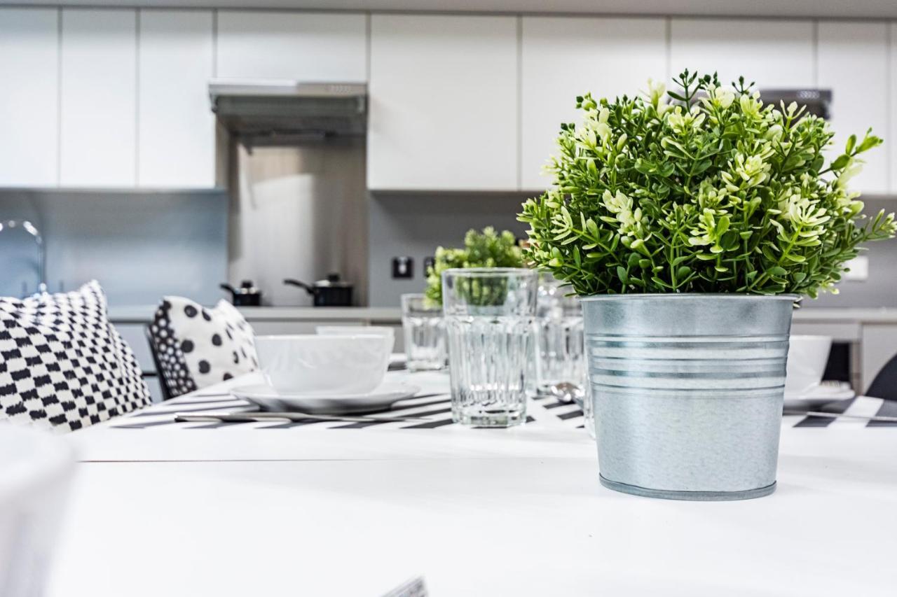Brand New Modern Rooms, & - Sk * Exeter