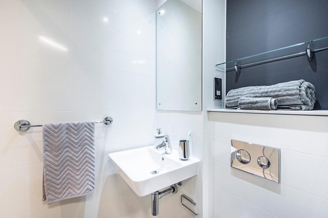 Brand New Modern Rooms, & - Sk