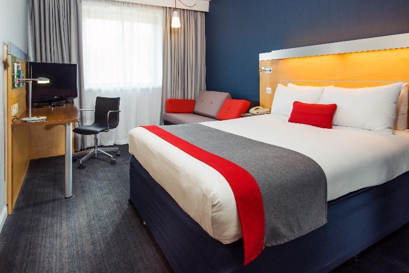 Express East By Ihg Hotel