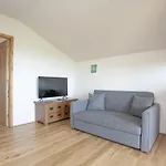 Windsor Lodge, Huntsland Farm Lodges