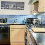 Stylish 2 Bedroom Apartment, Central Exeter, Parking On Site