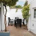 1 Castle Cottages