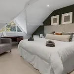 Luxe Courtyard Apartment For 4 Near Exeter City Centre