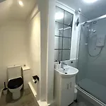 Modern Studio Apartment; 10Min Walk To Town & Quay