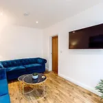 Chute House 4 Bed House Private Garden City Ccenter