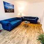 Chute House 4 Bed House Private Garden City Ccenter