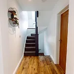 Chute House 4 Bed House Private Garden City Ccenter